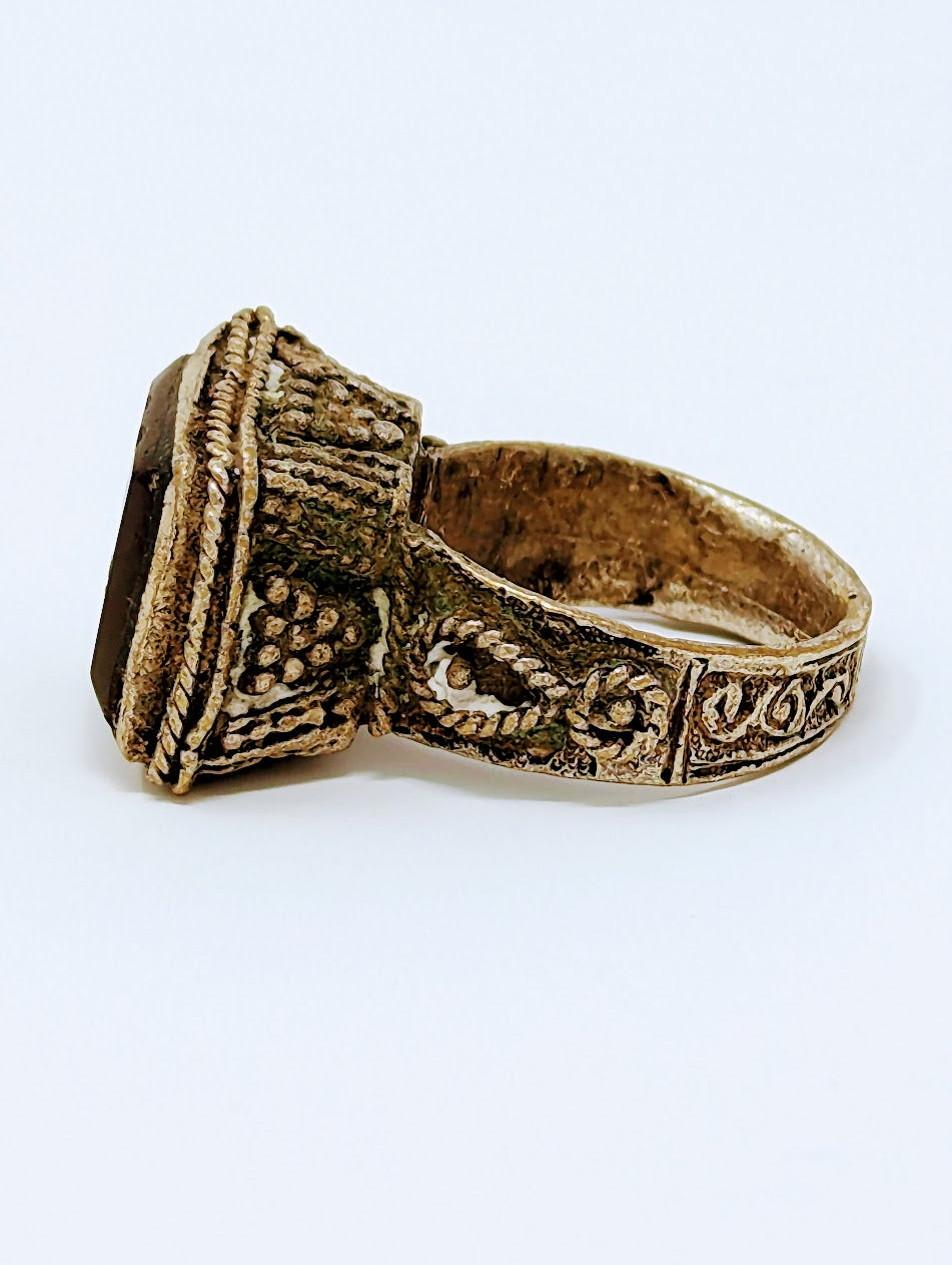 Antique Gold-Gilt Near Eastern Brown Agate Carved Bee Ring